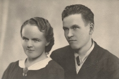 140-äidin-ja-isän-kihlakuva-1946